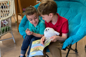  Two students reading together in a chair